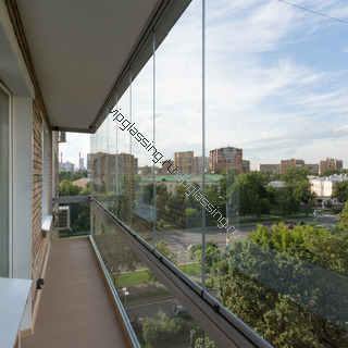 Стеклянный балкон на Комсомольском